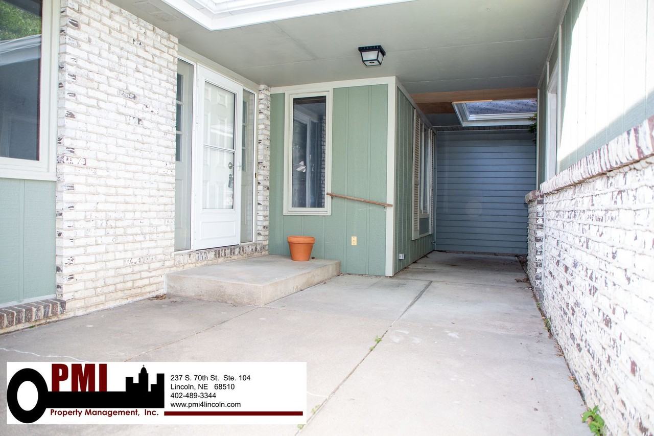 4315 Waterbury Ln - Photo 6 of 50