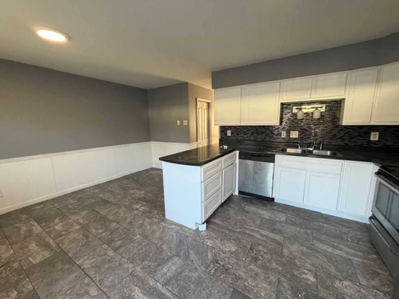7326 Hazelcrest Dr - Photo 3 of 15