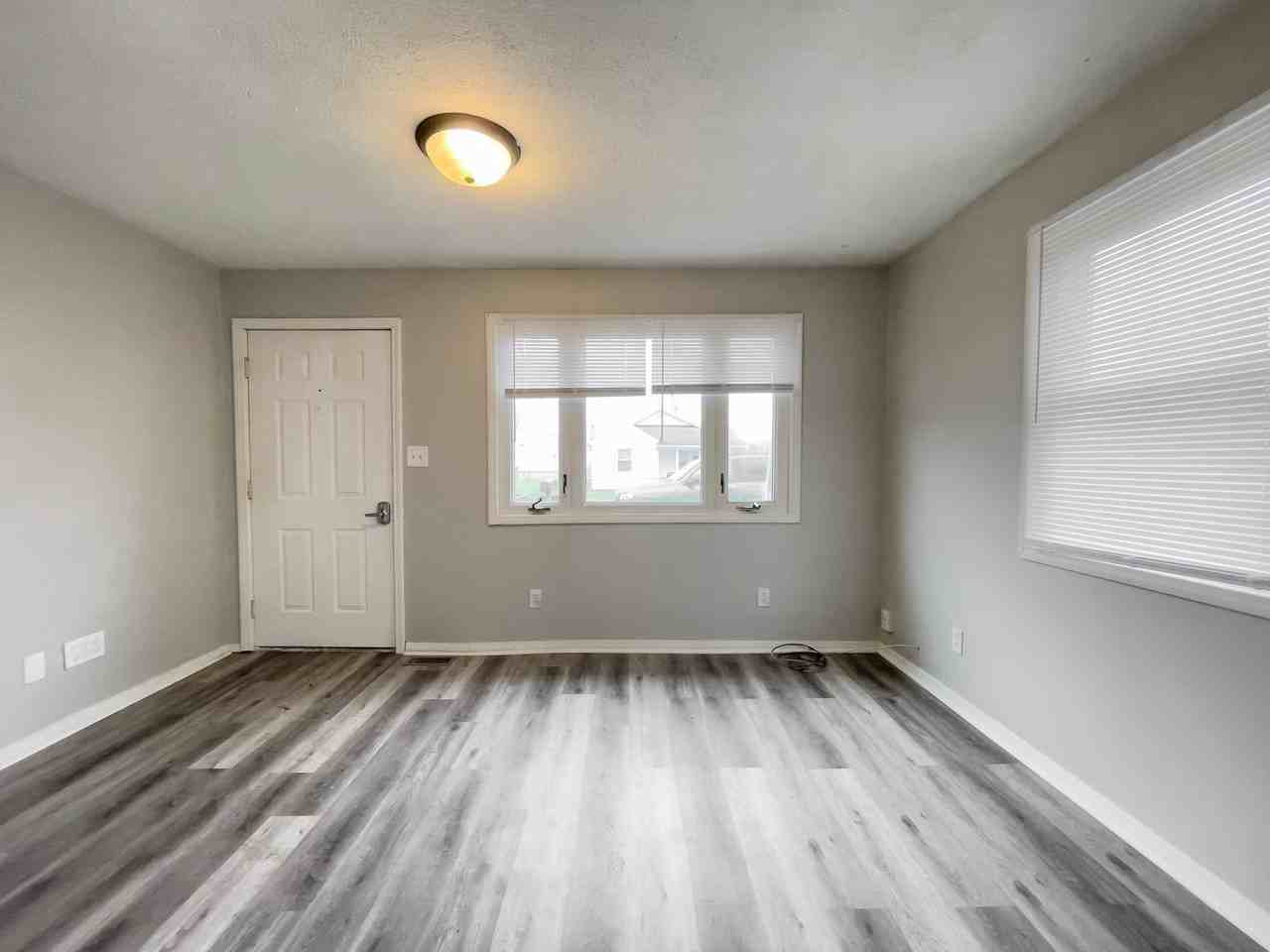 1623 E 20th St - Photo 4 of 11