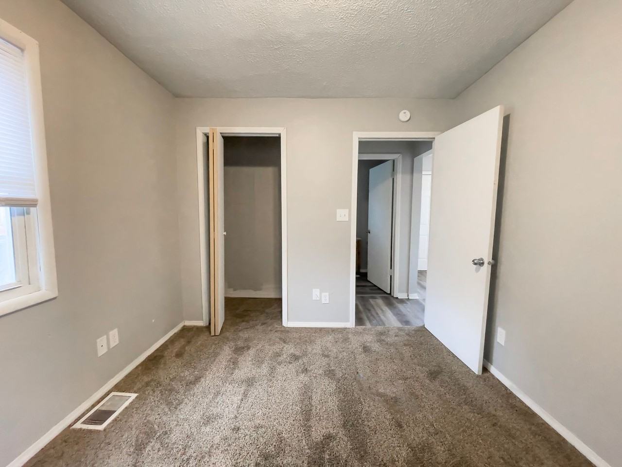 1623 E 20th St - Photo 5 of 11