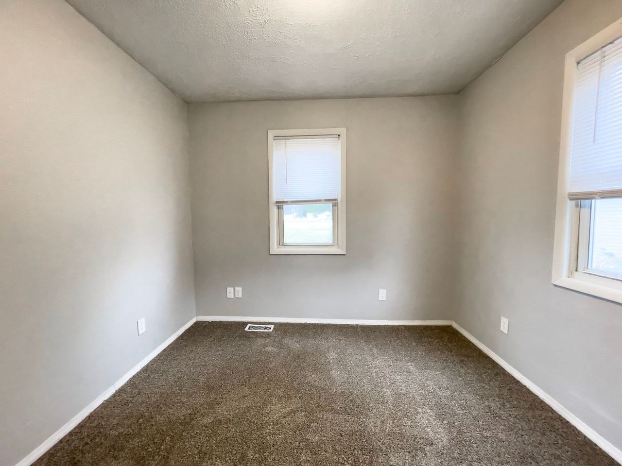 1623 E 20th St - Photo 6 of 11