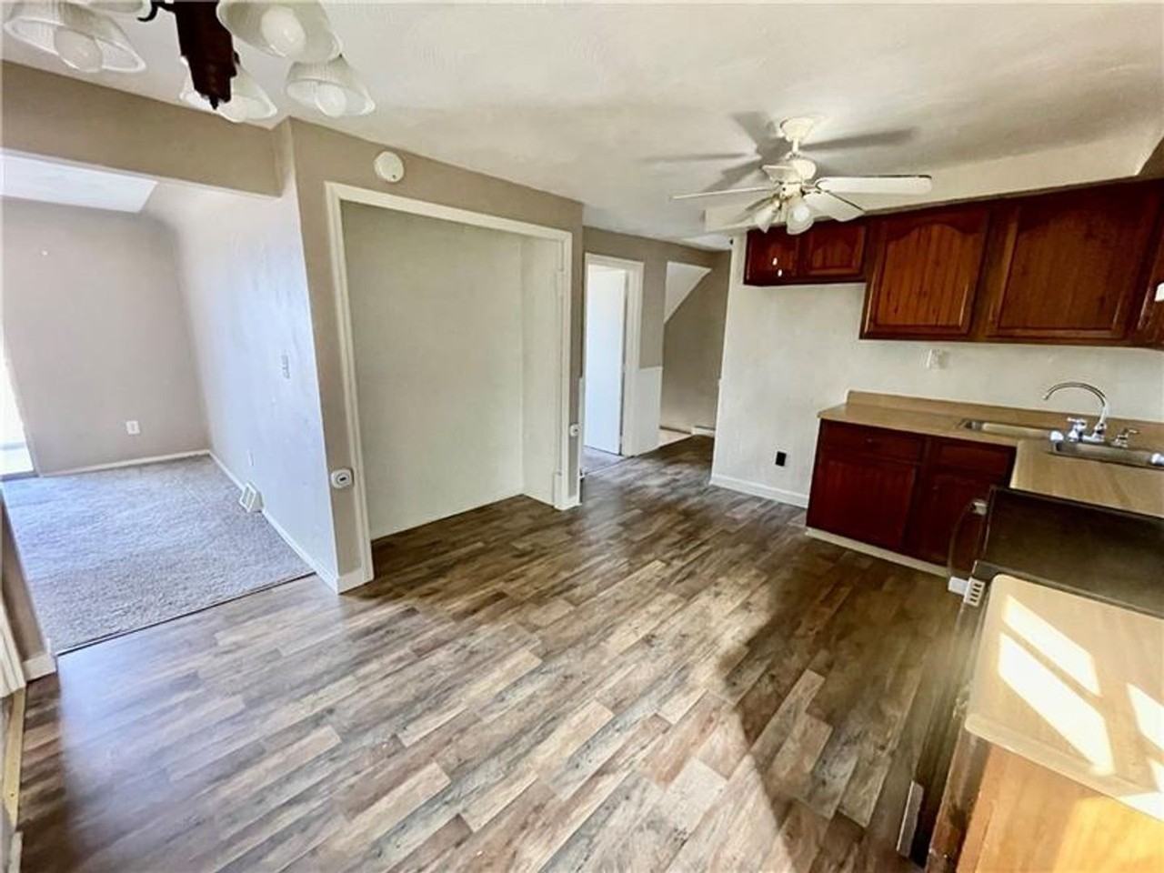 545 Pacific Ave - Photo 5 of 16