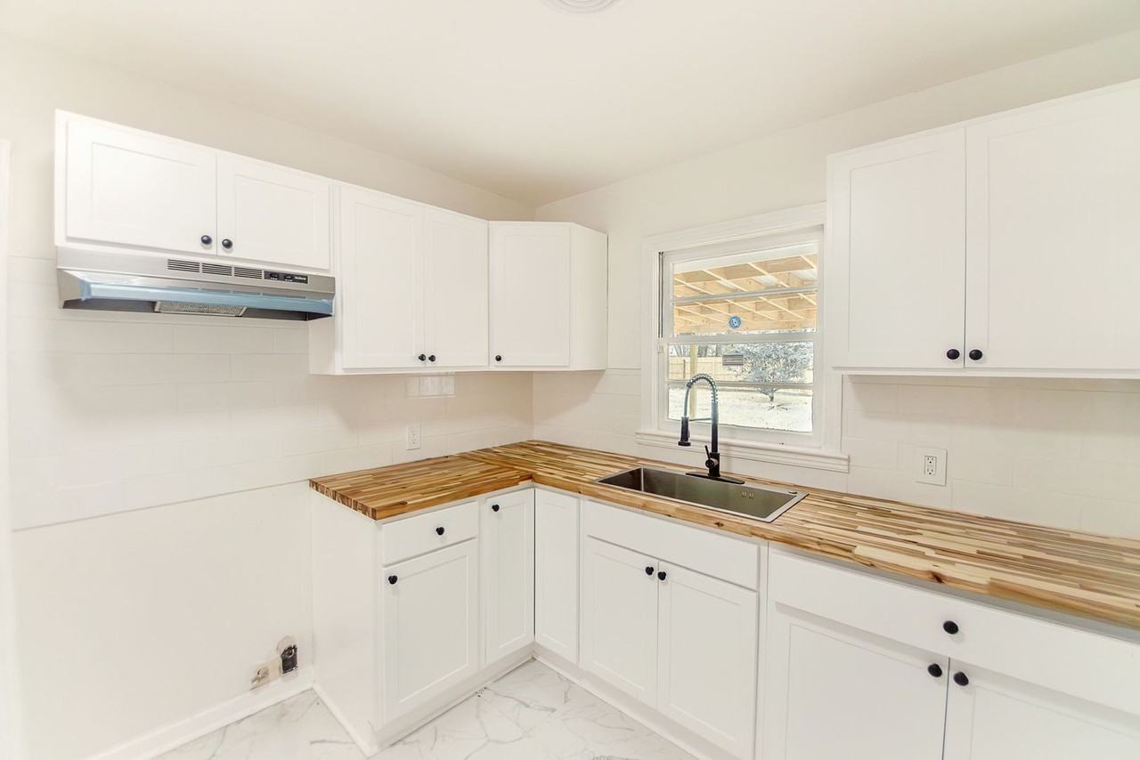 3979 Thomas Ave - Photo 5 of 10