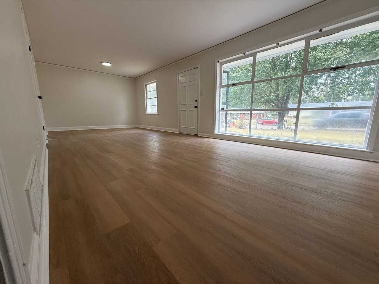 3979 Thomas Ave - Photo 7 of 10