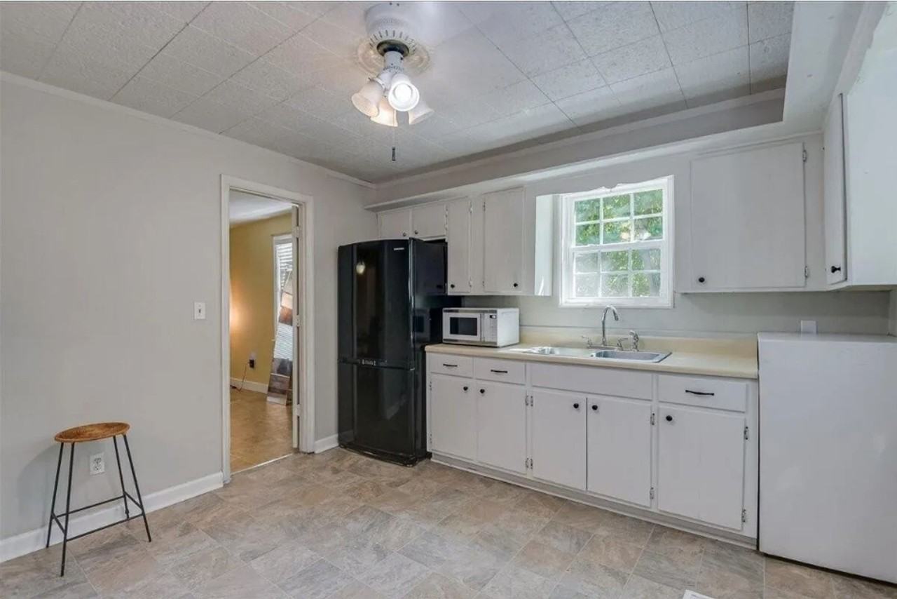 1842 Crossland Ave - Photo 2 of 6
