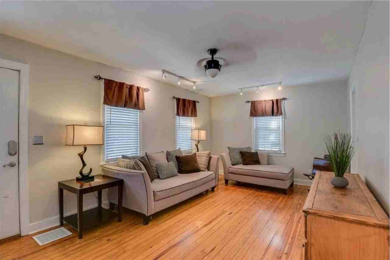 1842 Crossland Ave - Photo 3 of 6