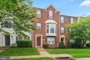 featured image of 2236 Ivy Ln #5