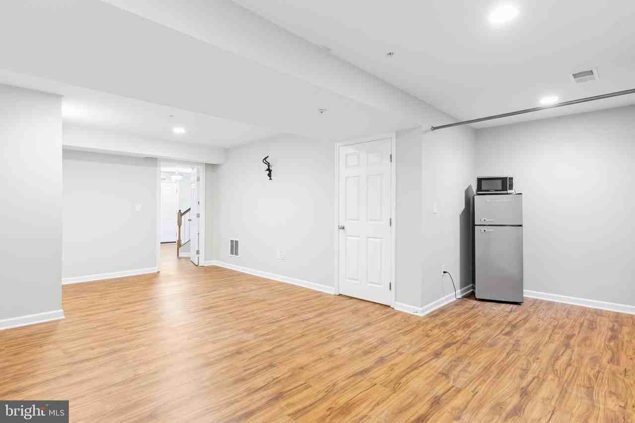 2236 Ivy Ln #5 - Photo 3 of 20
