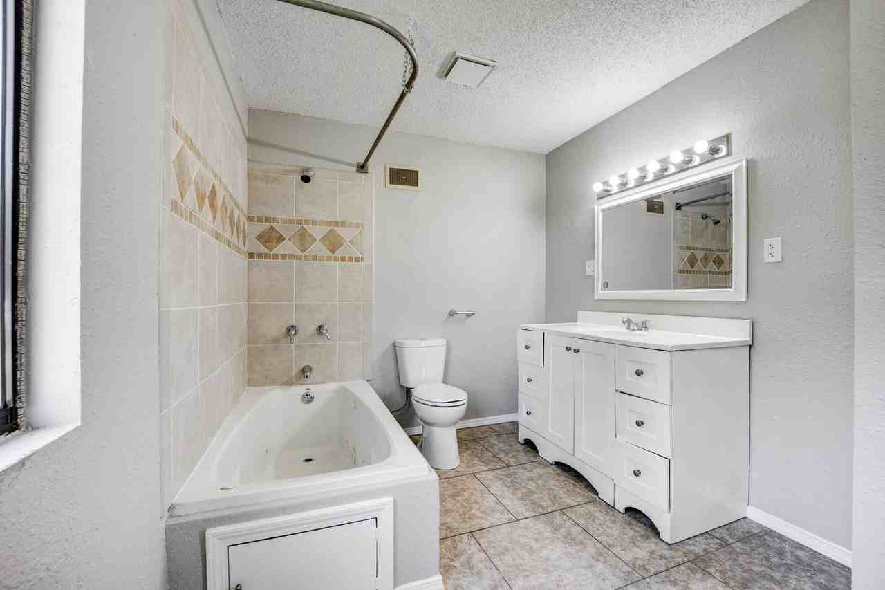 4423 S 21st St - Photo 6 of 21