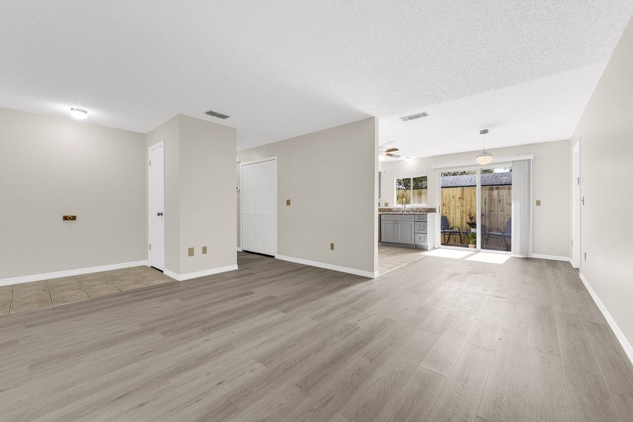 945 Morris Ave - Photo 7 of 24