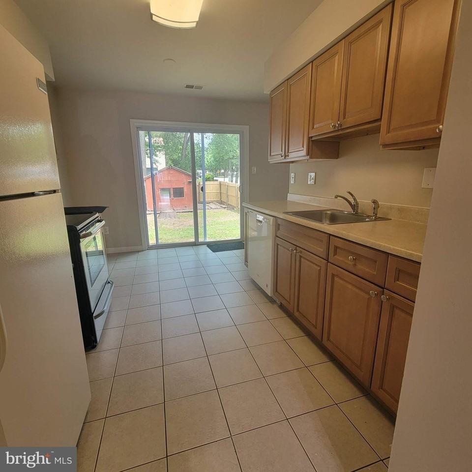 3381 Ryon Ct - Photo 6 of 12