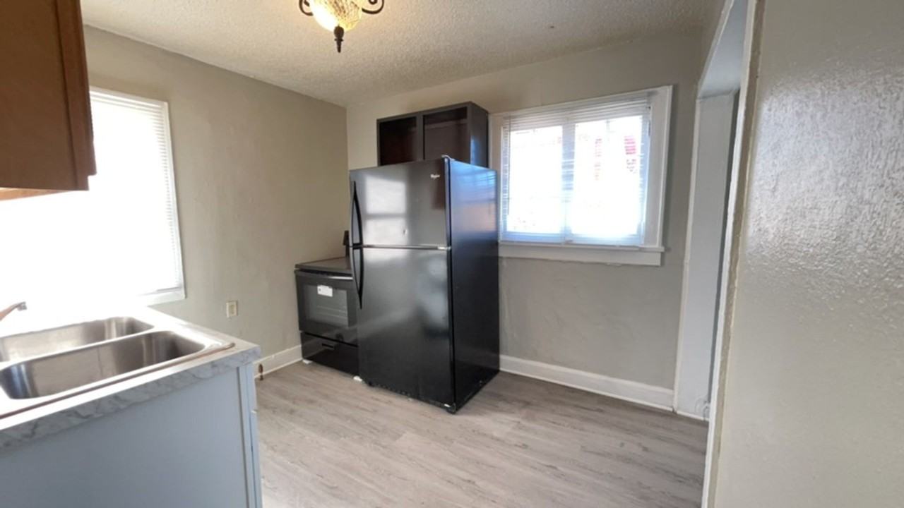 1521 S Mulberry St - Photo 2 of 8