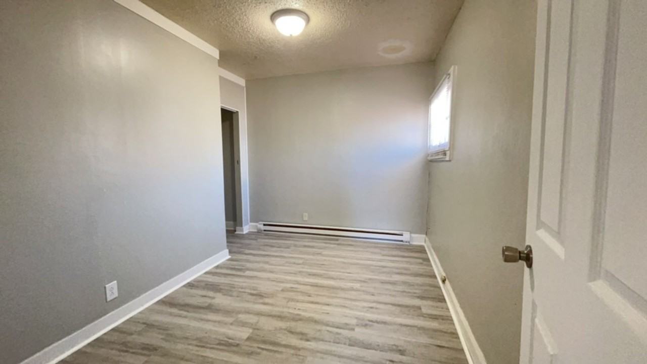 1521 S Mulberry St - Photo 3 of 8