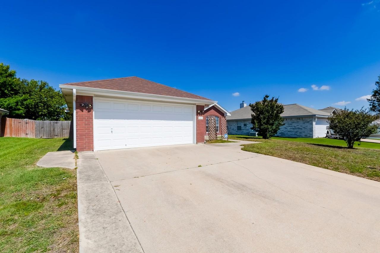 4403 Foster Ln - Photo 2 of 33