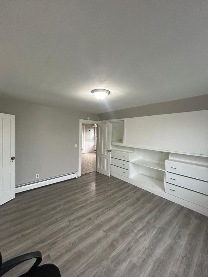 112 Jubilee St - Photo 4 of 9
