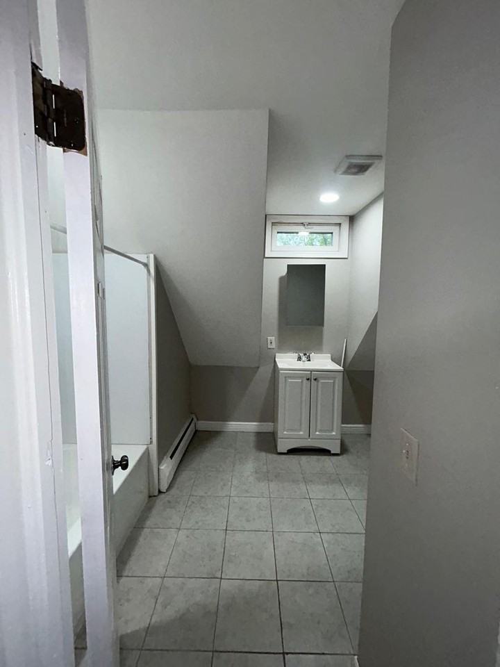 112 Jubilee St - Photo 5 of 9