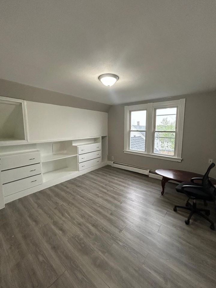 112 Jubilee St - Photo 6 of 9