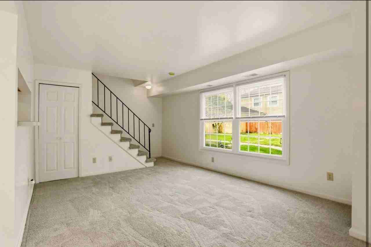 2570 Ivy Hill Ln - Photo 4 of 15