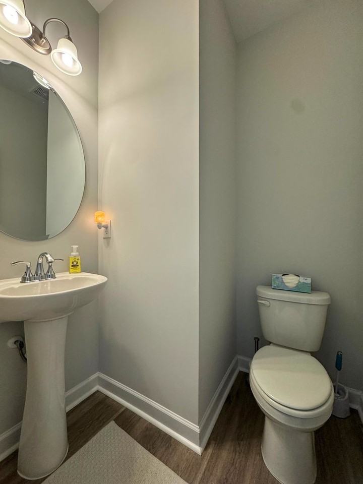 270 Collier Gate St - Photo 5 of 35