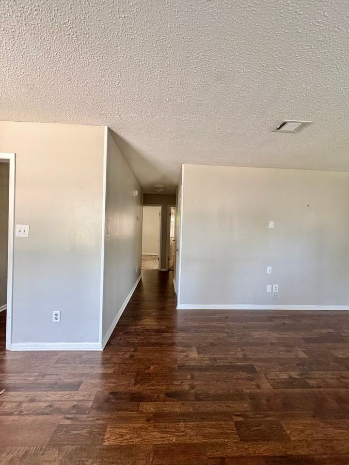 2442 Winston Way - Photo 5 of 29