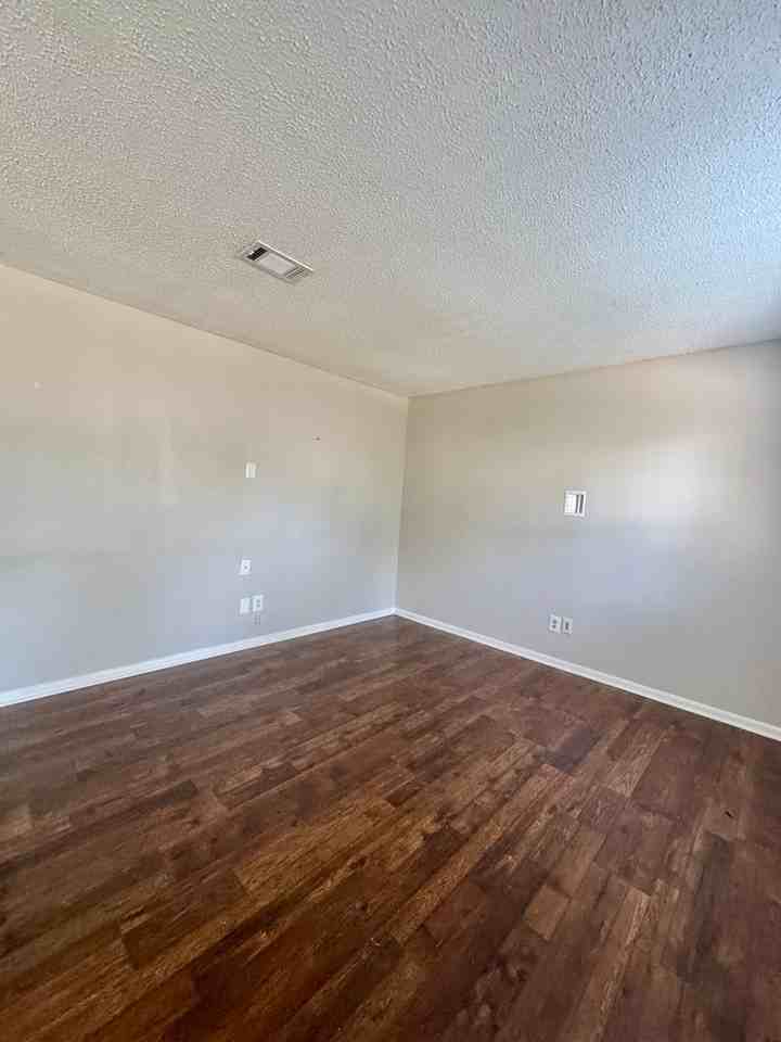 2442 Winston Way - Photo 6 of 29