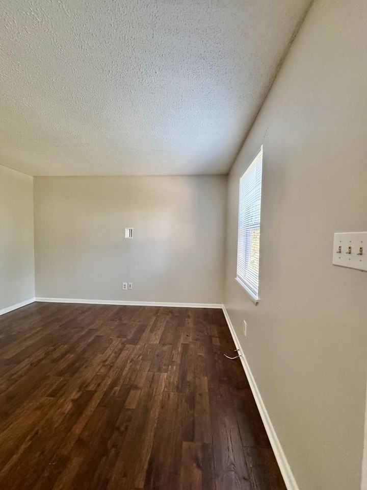 2442 Winston Way - Photo 7 of 29