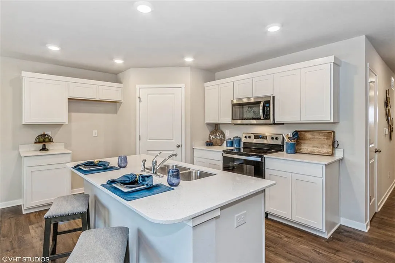1407 Ne Crossing Oaks Dr - Photo 3 of 23