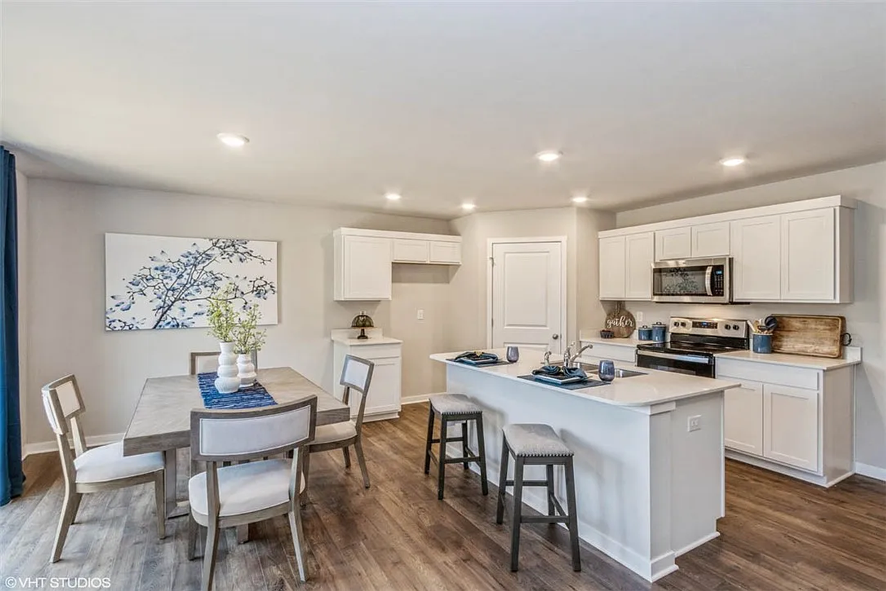 1407 Ne Crossing Oaks Dr - Photo 4 of 23