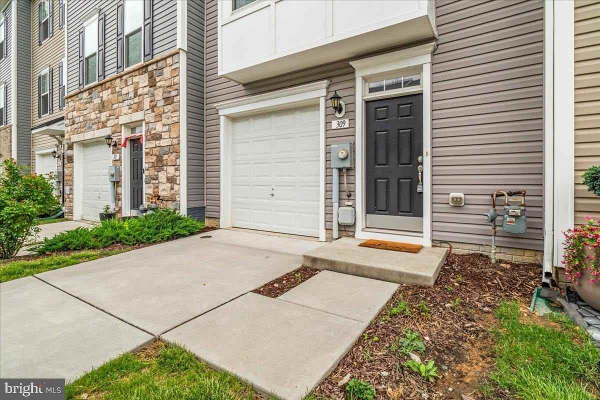 309 Spring Bank Way - Photo 3 of 36