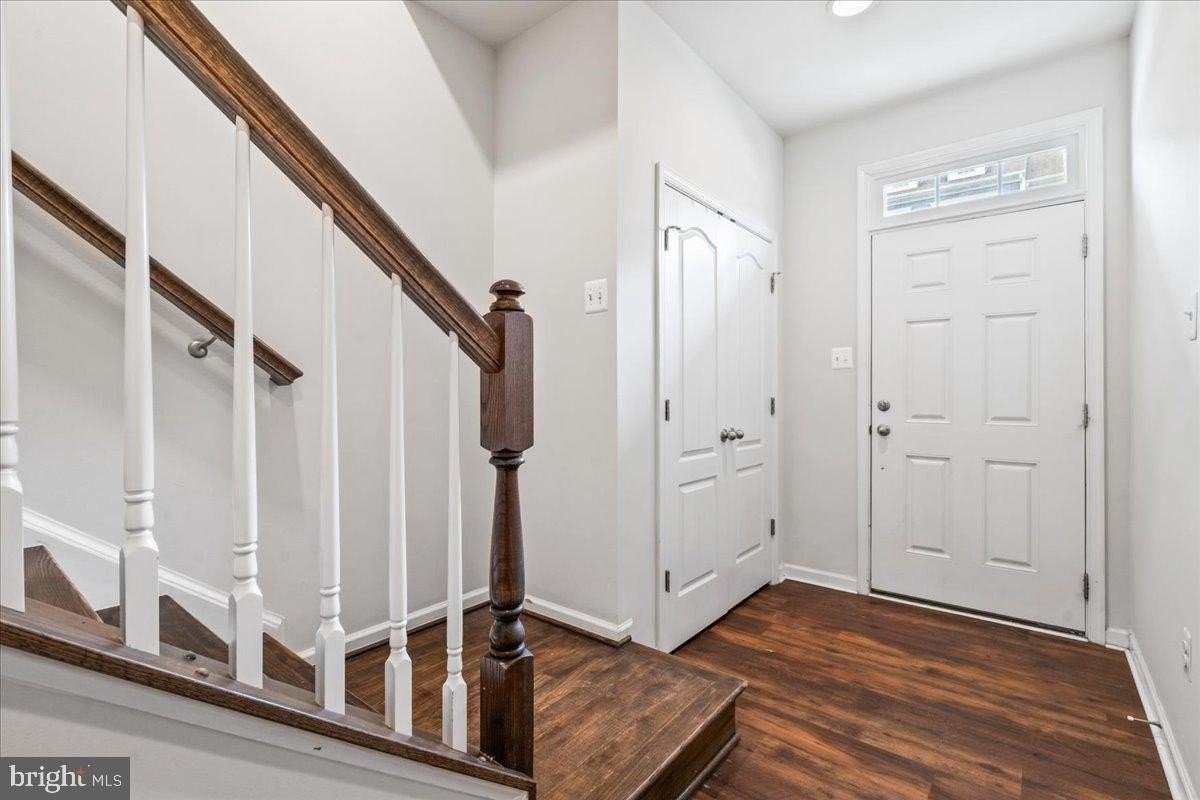 309 Spring Bank Way - Photo 4 of 36
