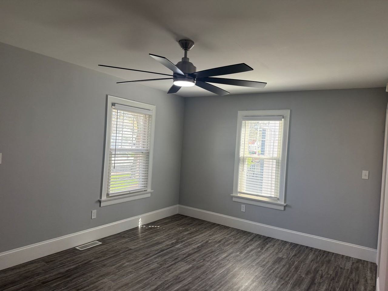 3261 W 13th St - Photo 2 of 12