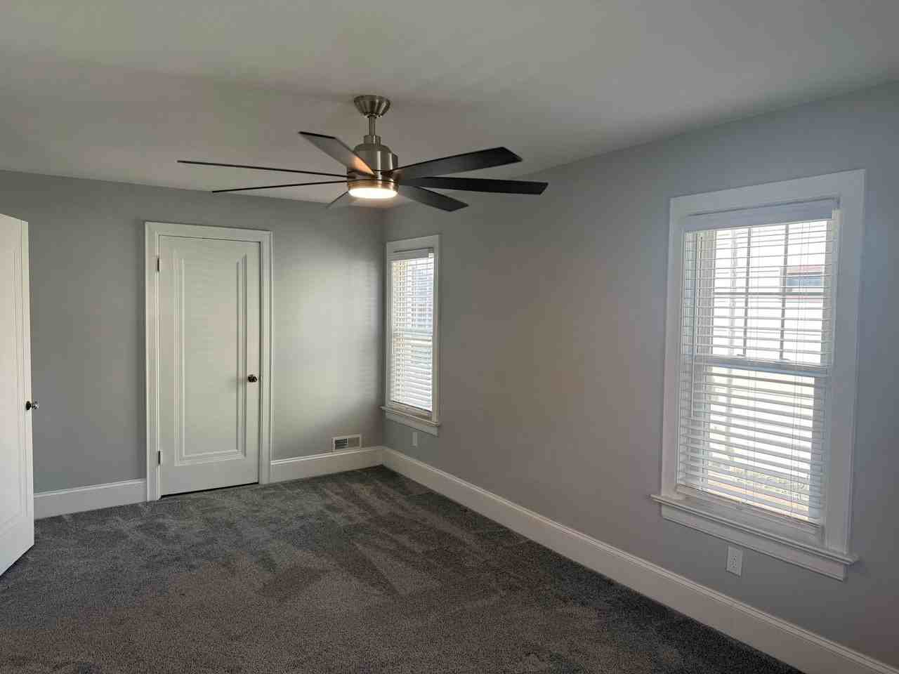 3261 W 13th St - Photo 5 of 12