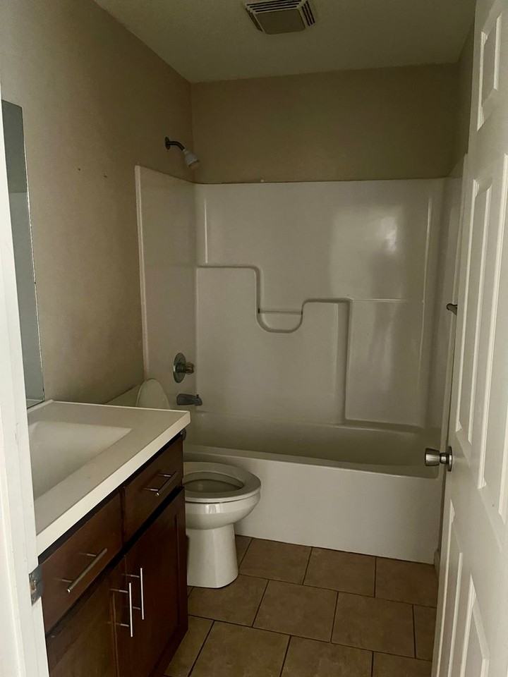 127 Drake St - Photo 6 of 12