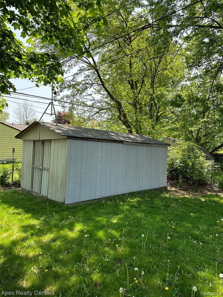 5157 S Hubbard St - Photo 3 of 11