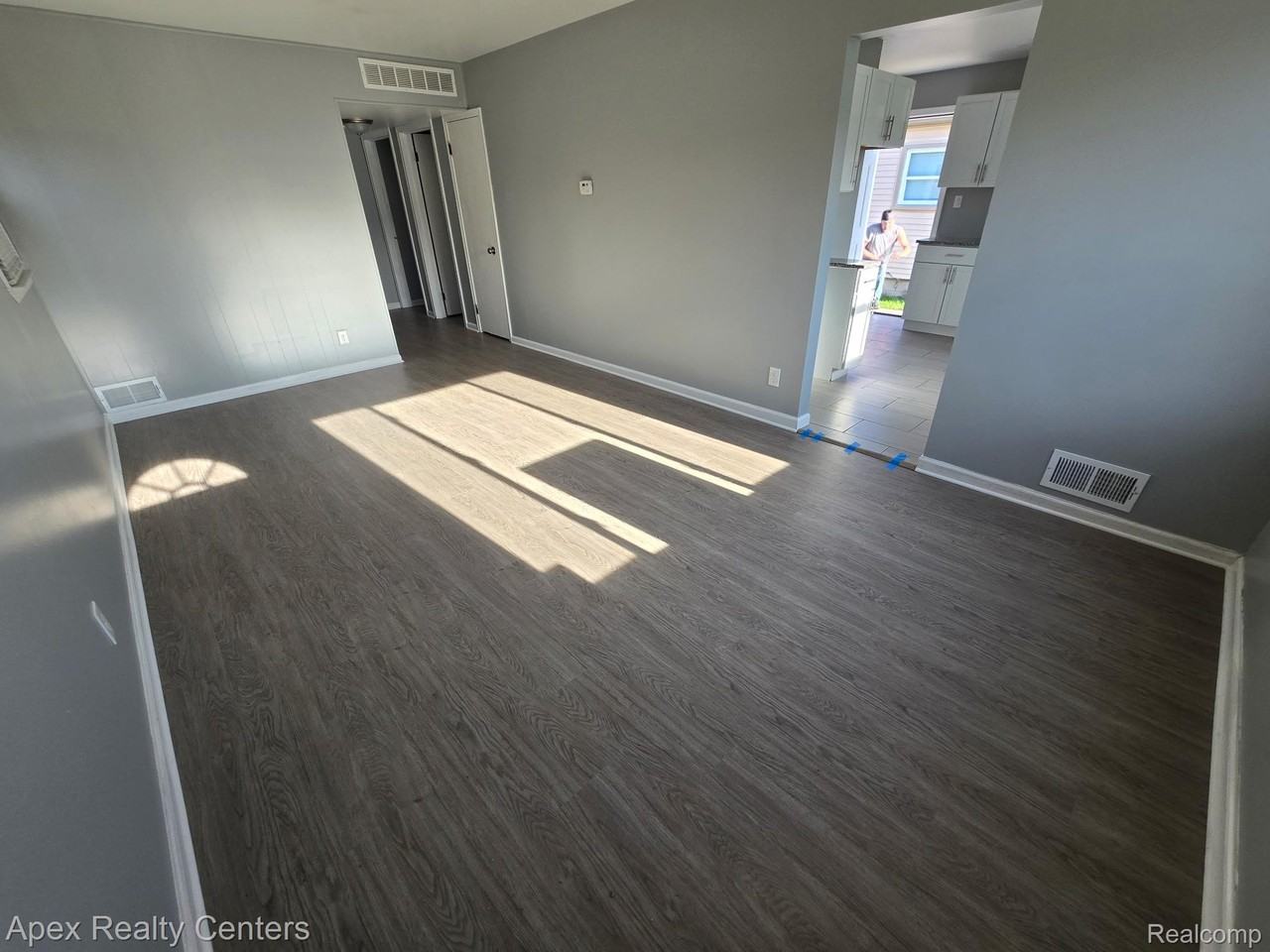 5157 S Hubbard St - Photo 4 of 11