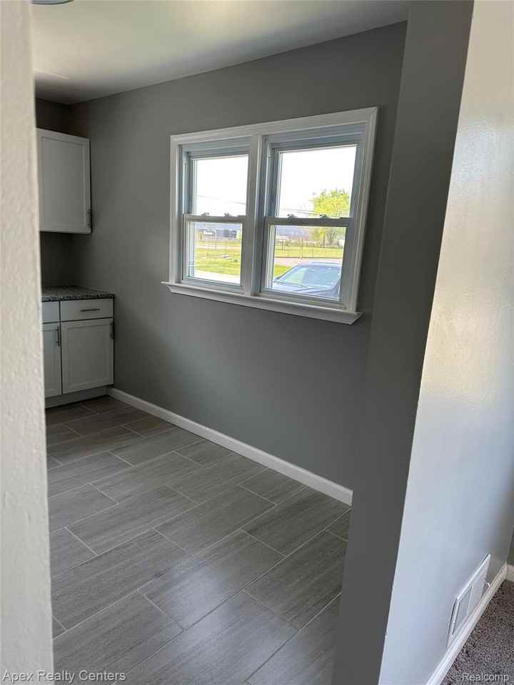 5157 S Hubbard St - Photo 5 of 11