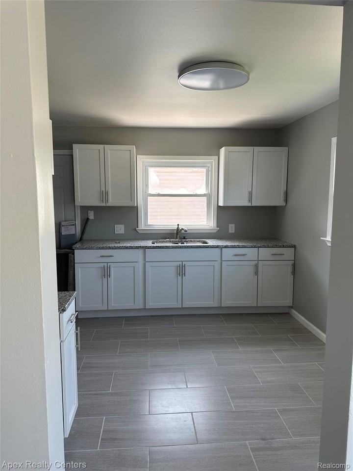 5157 S Hubbard St - Photo 6 of 11
