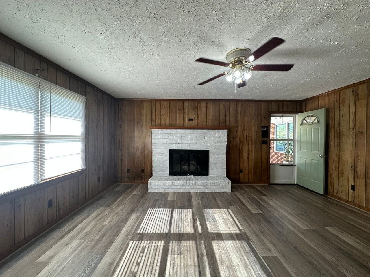 3564 Wards Rd - Photo 6 of 34