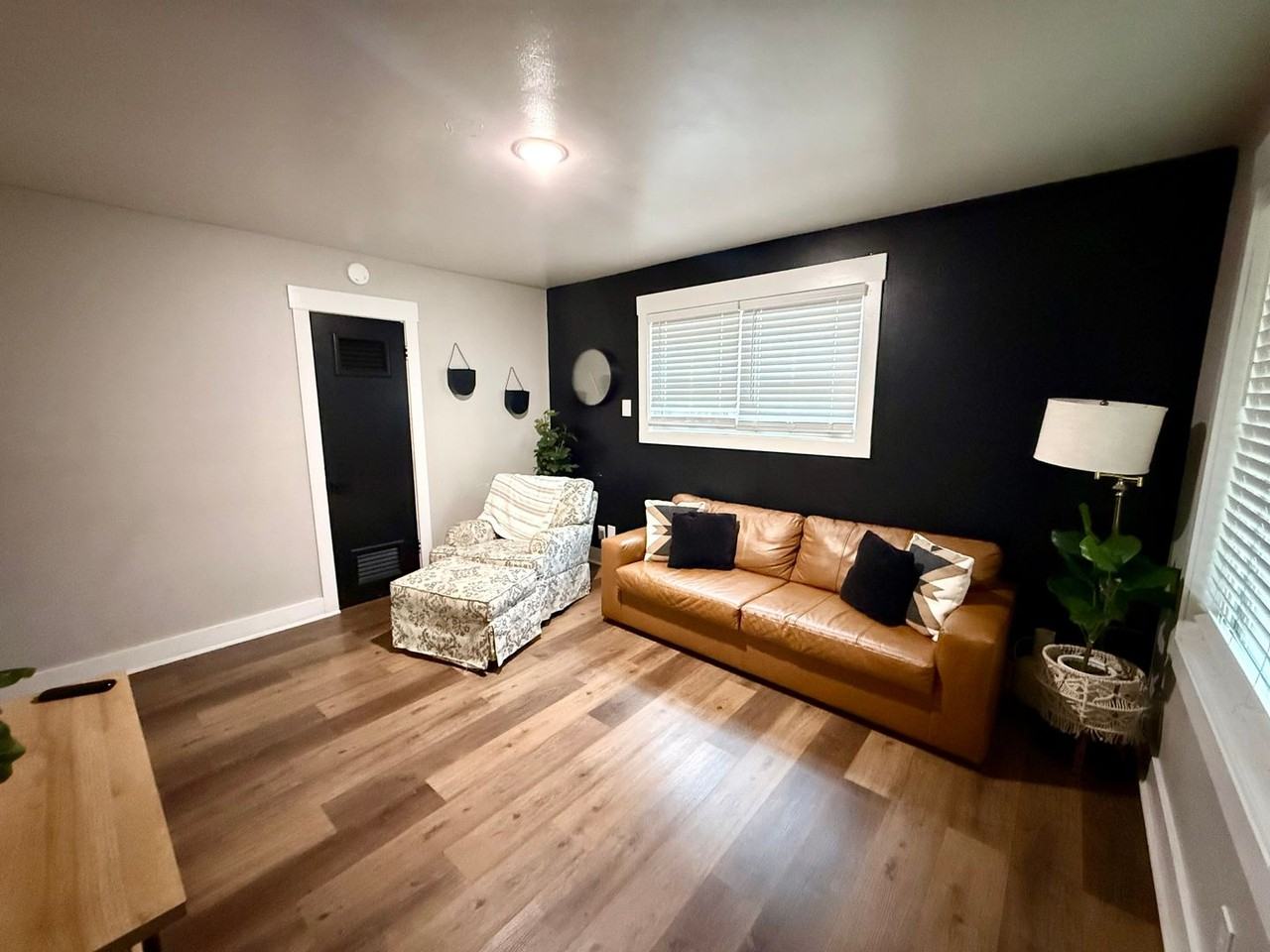 1824 Rosemond Ave - Photo 3 of 12