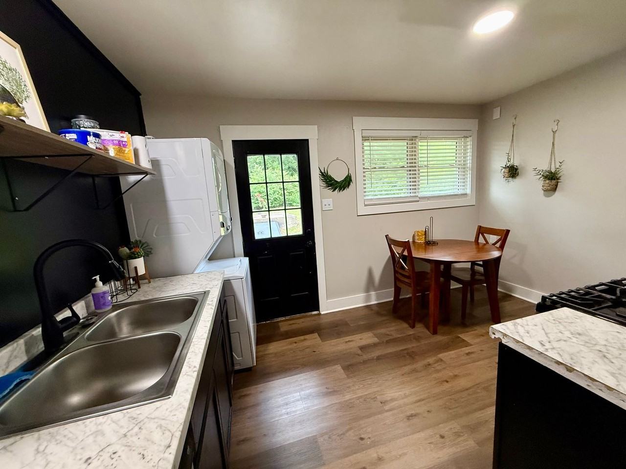 1824 Rosemond Ave - Photo 4 of 12