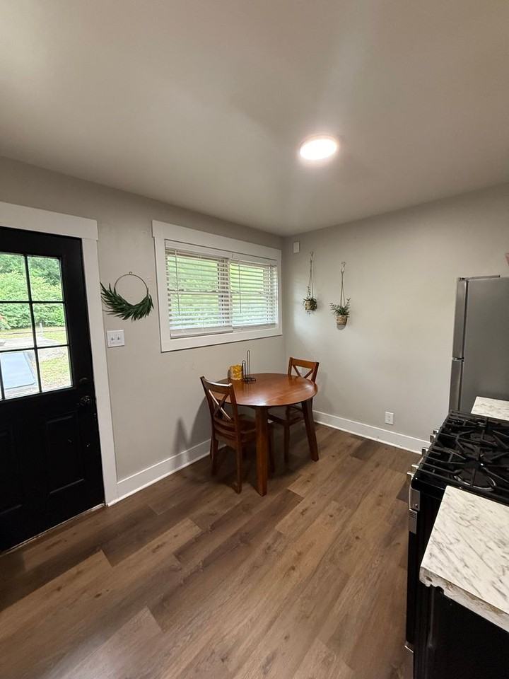 1824 Rosemond Ave - Photo 7 of 12