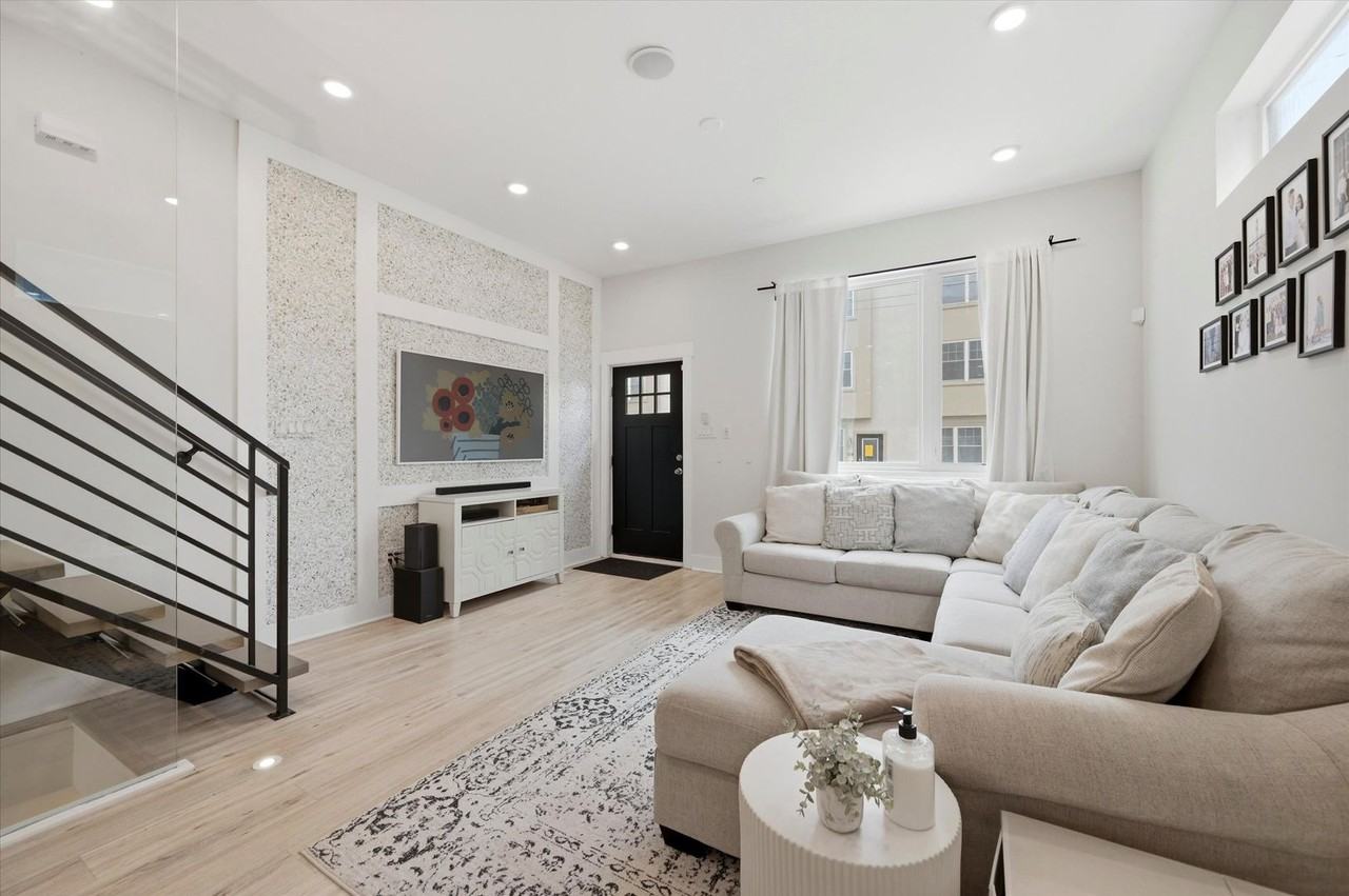 101 E Phil Ellena St - Photo 3 of 31