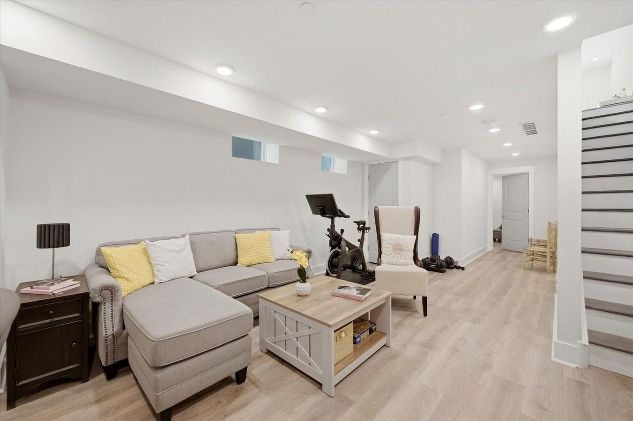 101 E Phil Ellena St - Photo 5 of 31