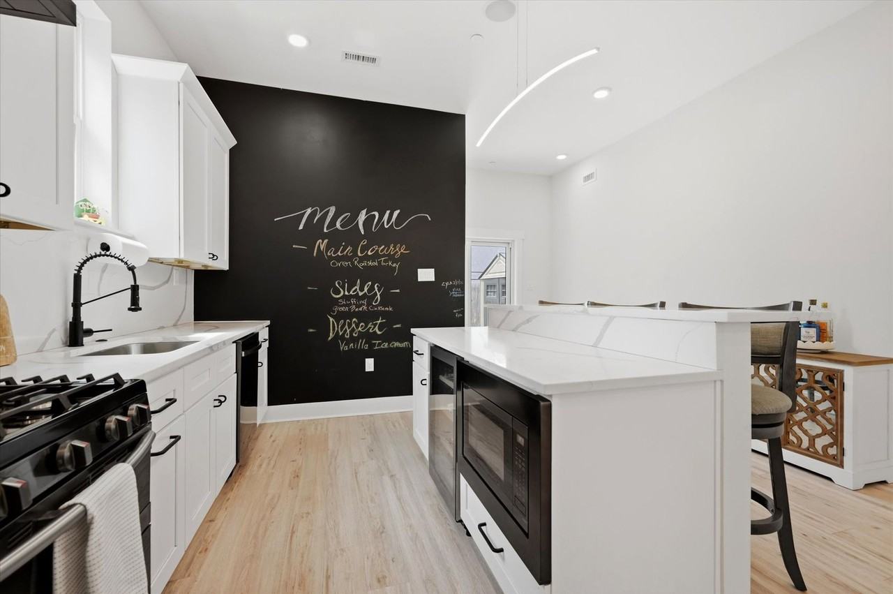 101 E Phil Ellena St - Photo 7 of 31
