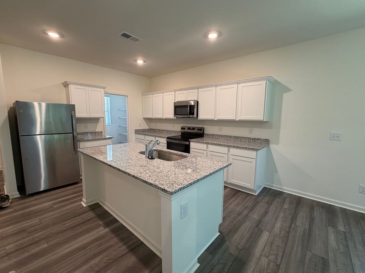 326 Shiloh Way - Photo 5 of 31