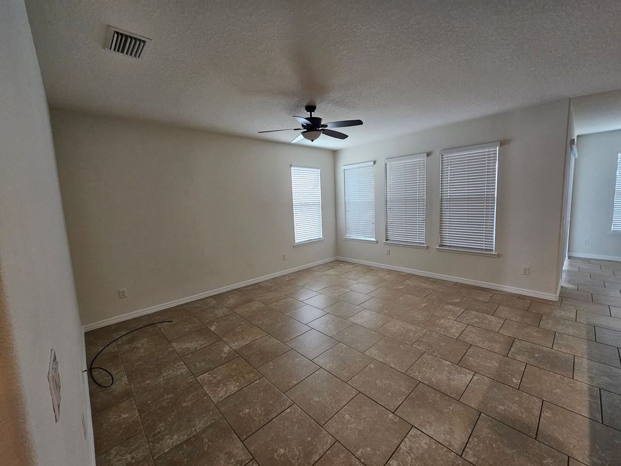 5432 Sw 49th Ave - Photo 3 of 20