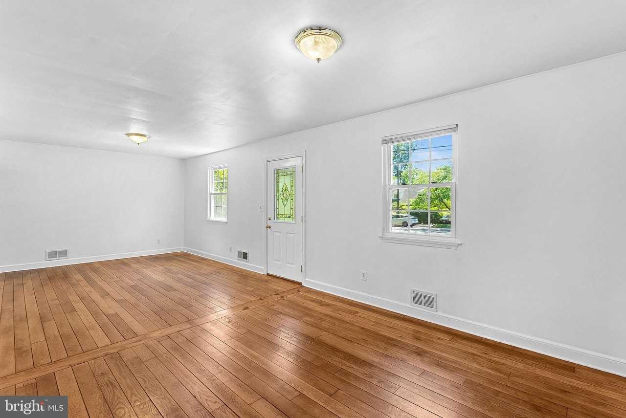 3103 Plyers Mill Rd - Photo 4 of 32