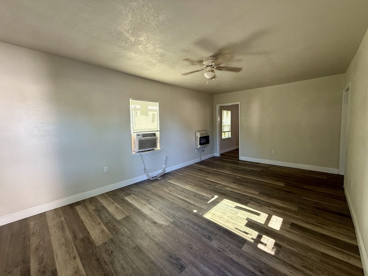 914 W Vinita Ave #1 - Photo 3 of 8