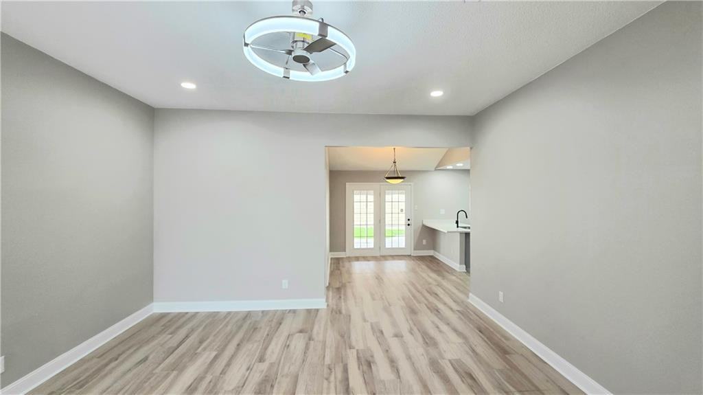 1401 Drake Ln - Photo 3 of 19