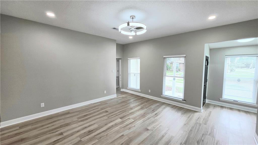 1401 Drake Ln - Photo 4 of 19